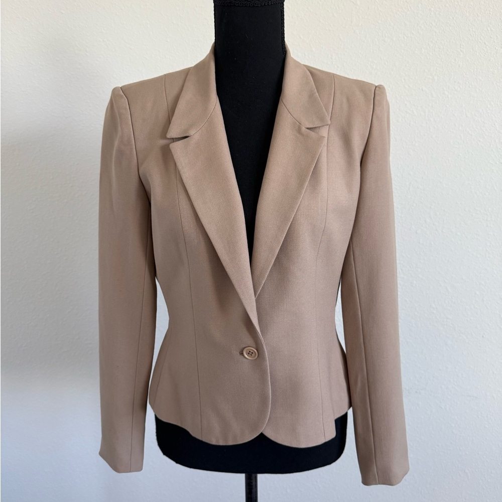 Bergdorf Goodman of the plaza NY tan Blazer
NWOT 100% pure wool
